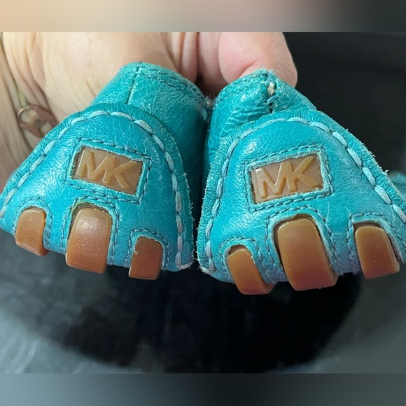 Michael Kors Aqua Blue Flats with Gold Accents- rare and vintage - Picture 4 of 7